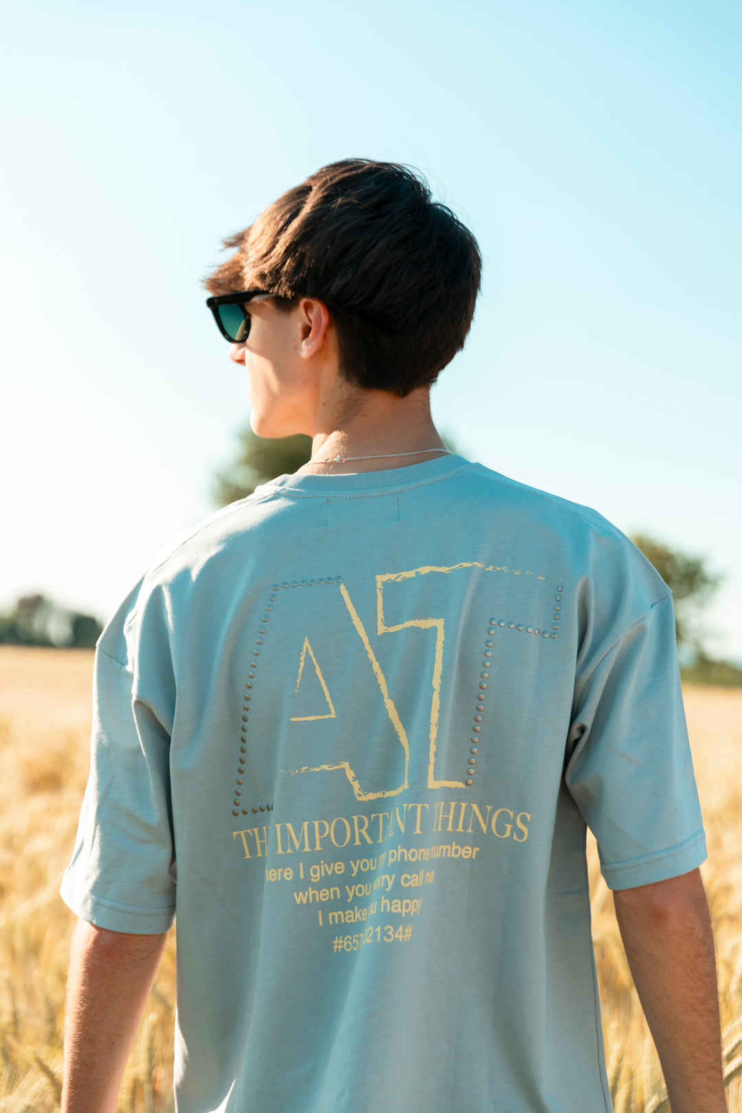 CAMISETA OVERSIZE - TACHAS