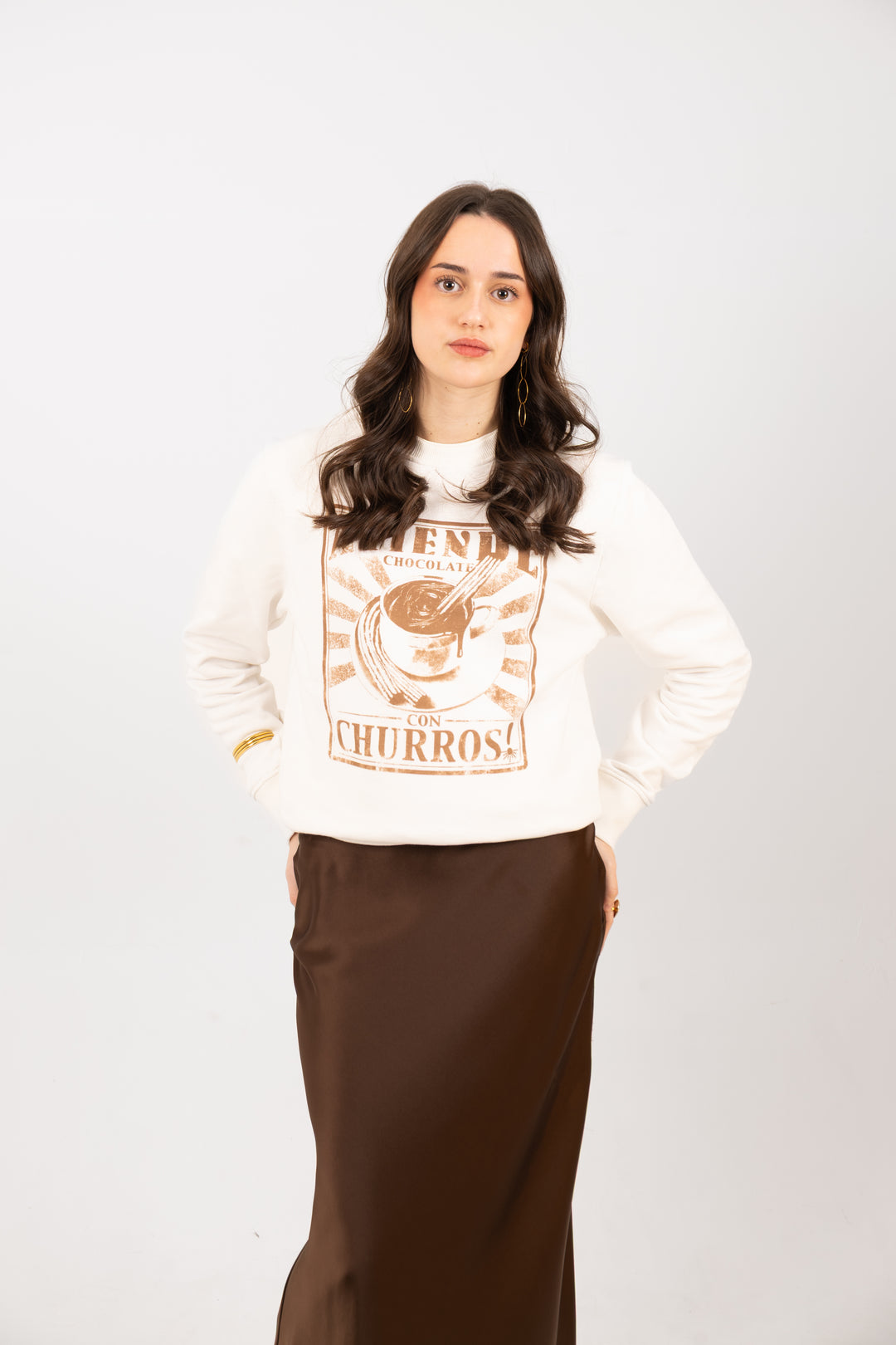 SUDADERA REGULAR SIN CAPUCHA - Chocolate con Churros