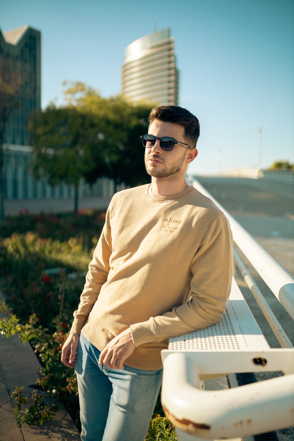 Atiende- Regular hoodie