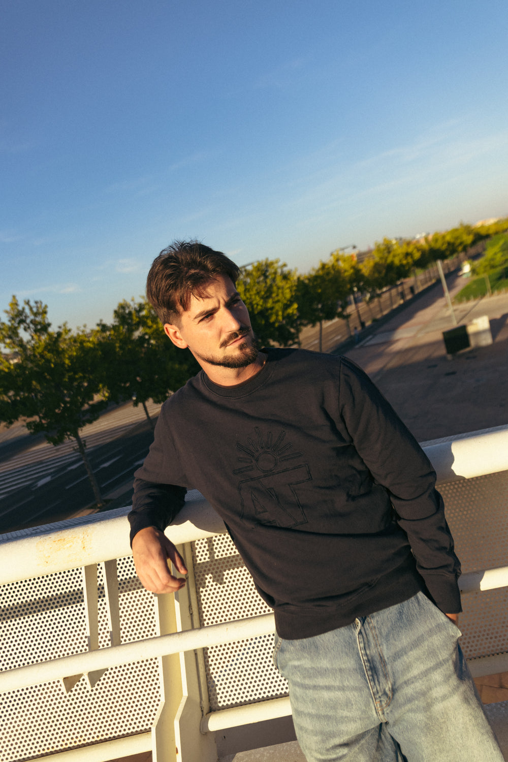 SUDADERA REGULAR SIN CAPUCHA - Sunrise