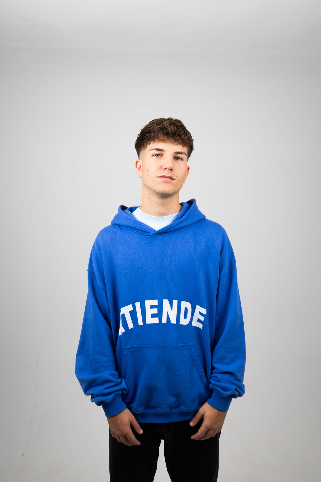 SUDADERA OVERSIZE CON CAPUCHA - BOLD BLUE