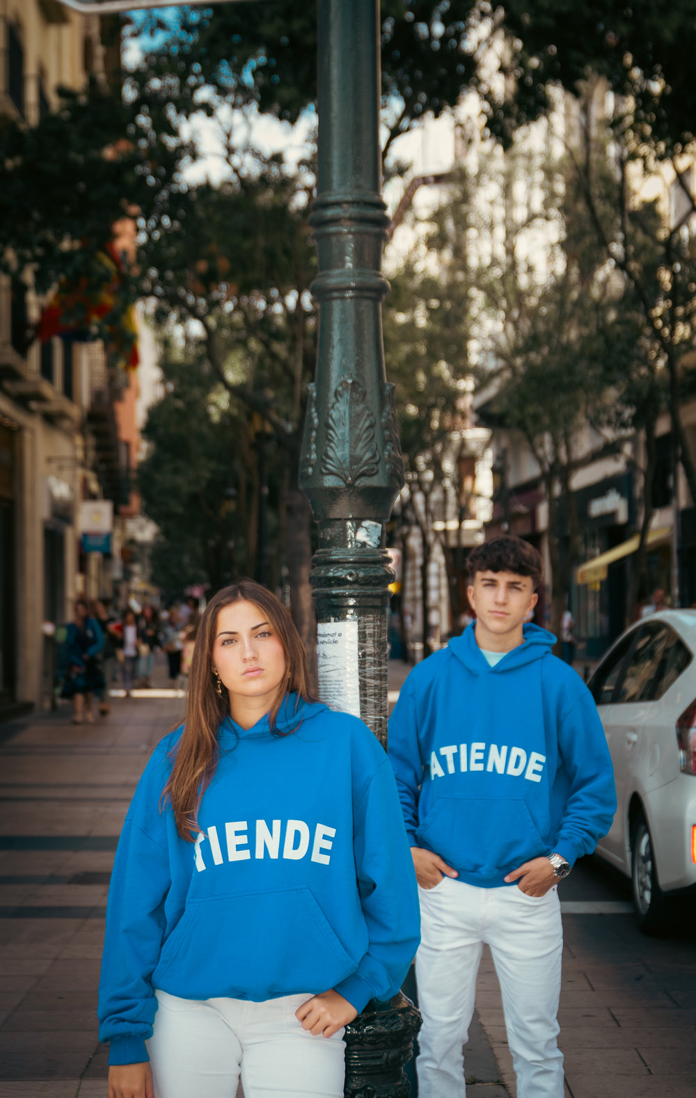 SUDADERA OVERSIZE CON CAPUCHA - BOLD BLUE
